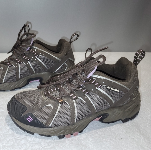 Women's Columbia Hiking Boots - Picture 4 of 10